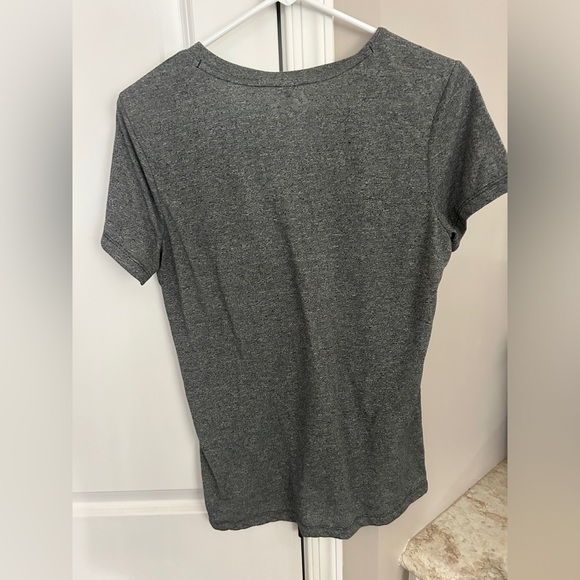 Womens Under Armour T-shirt Gray Medium - Picture 4 of 12